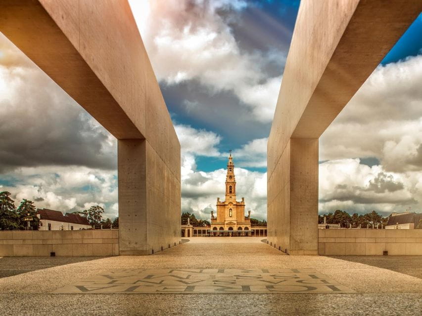 Fatima, Óbidos, Nazaré and Batalha - Full Day Private Tour - Highlights of the Tour