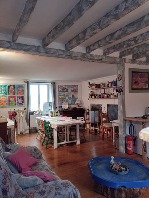 Faux La Montagne : Le Nid d'Art : English art workshops for children - Who Is This Experience Best For?