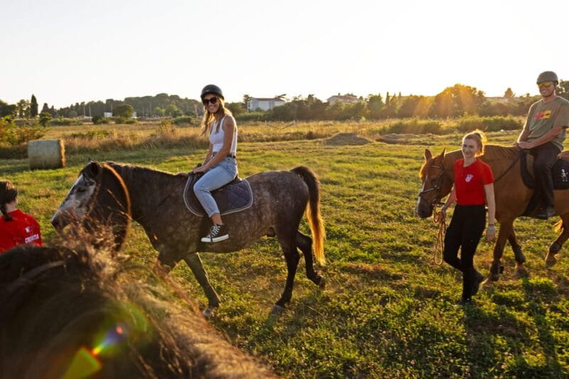 Fazana: Sunset 1-hour Horse Riding in Nature with Guide - FAQs