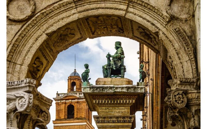 Ferrara: Walking Tour, Highlights and Food Tastings - Exploring Ferrara: The Hilltop of Culture and Cuisine