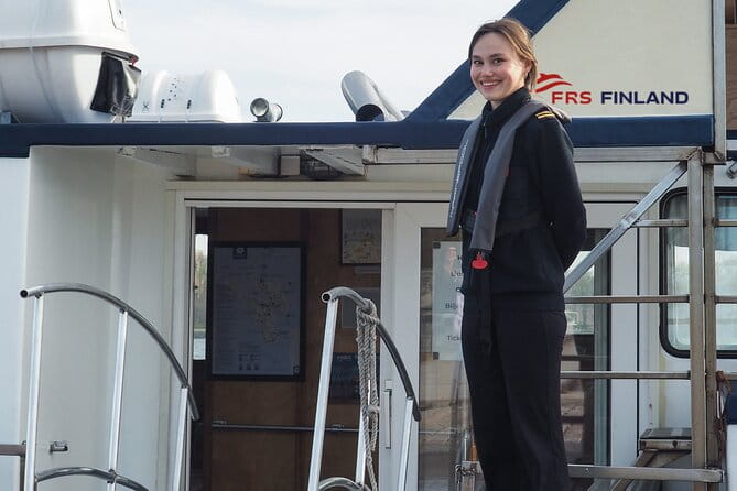 Ferry to Suomenlinna Fortress Island - What to Expect at Suomenlinna and Lonna