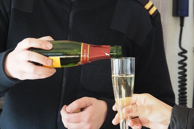 Ferry to Suomenlinna Fortress Island - Visiting Lonna: A Relaxing Bonus