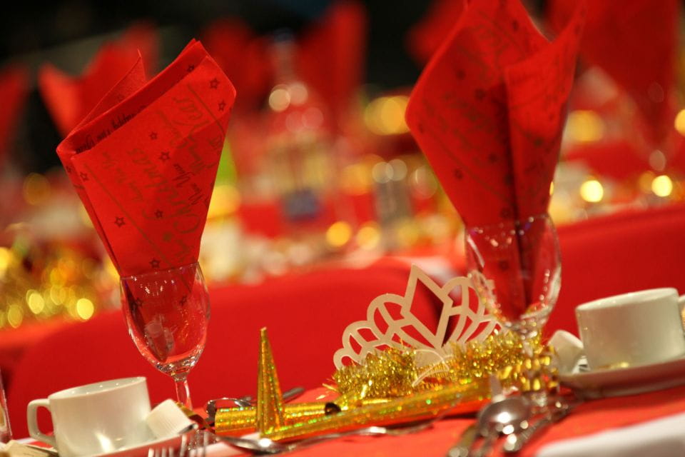 Festive London Christmas Day River Thames Lunch Cruise - Included Amenities