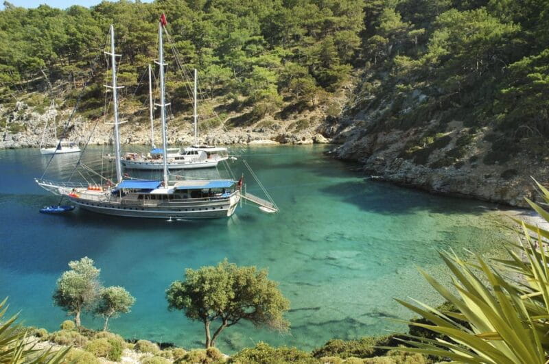 Fethiye: 12 Islands Boat Tour with Lunch and Hotel Pickup - The Experience: Relaxed, Scenic, and Social