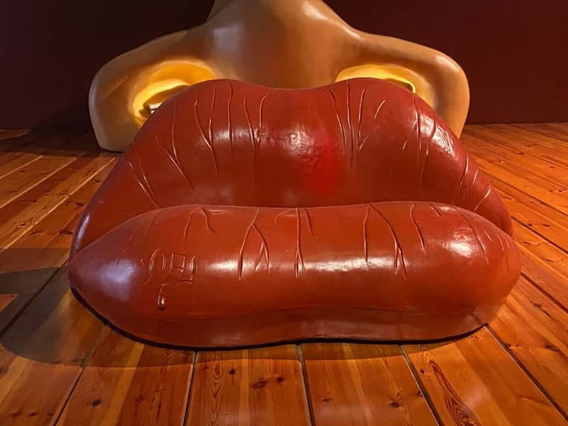 Figueres & Dali Museum Walking Tour with Tickets - Exploring Figueres & the Dali Museum: A Guide to the Surreal Side of Catalonia