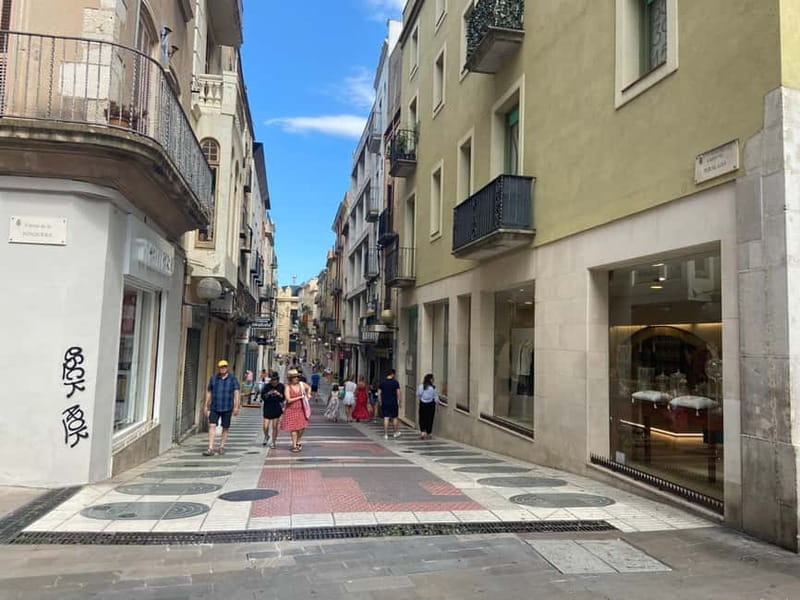 Figueres & Dali Museum Walking Tour with Tickets - The Value of Guided Tours with Tickets