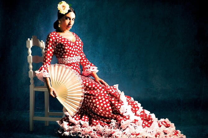 Flamenco show at the foot of the Giralda in Seville - Who Would Love This Show
