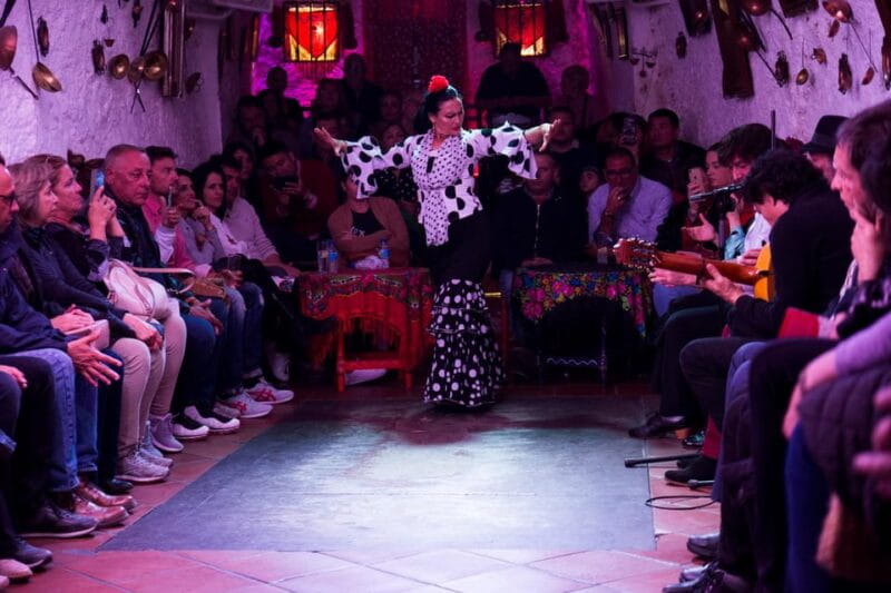 Flamenco Show: Zambra in Cuevas del Sacromonte - Setting and Atmosphere: A Cave Like No Other
