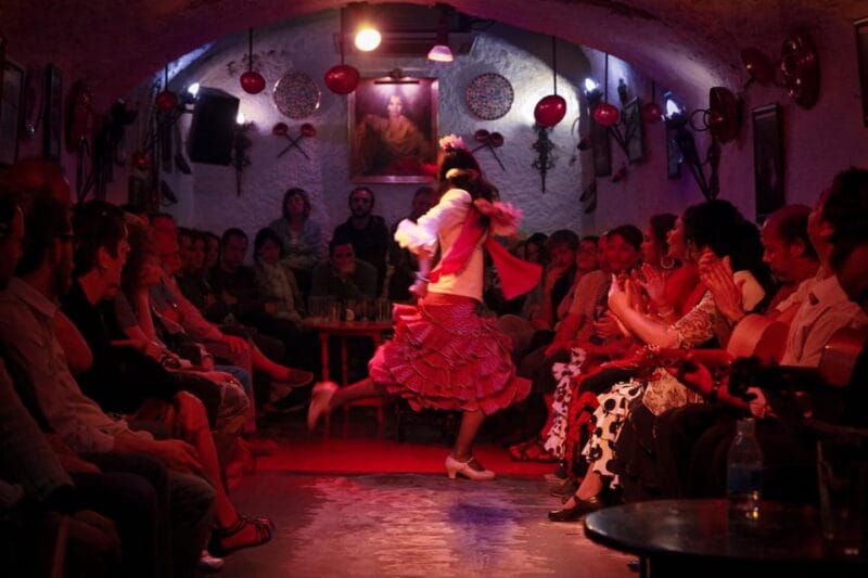 Flamenco Show: Zambra in Cuevas del Sacromonte - The Performance: Passion in Every Step