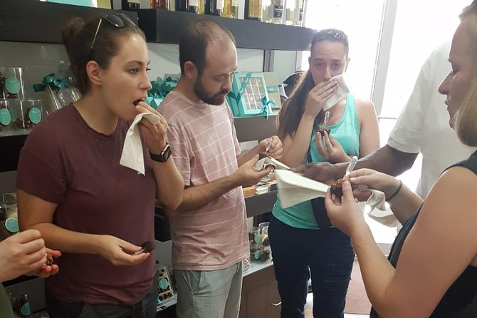 Flavors of Nassau Food Tour - Tour Group Size