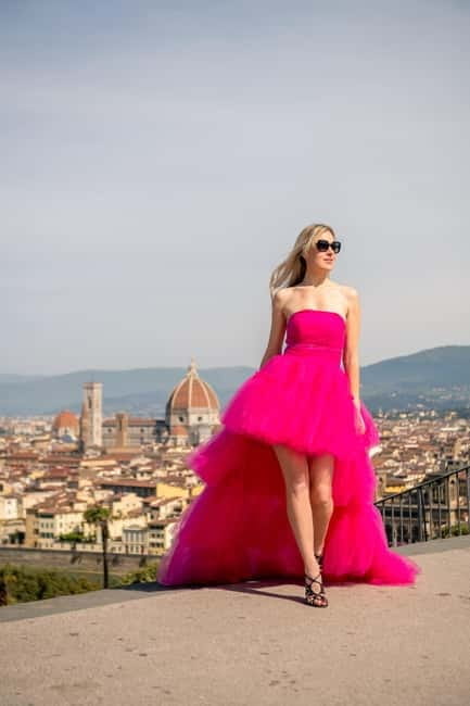 Florence: A photoshoot in luxurious dresses - Key Points / Takeaways