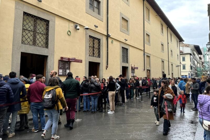 Florence: Exclusive Evening Tour of Michelangelo's David - Entering The Accademia Gallery in the Evening