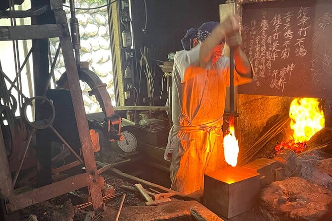 Fold Forging With the Master Swordsmith in Hiroshima - Key Points