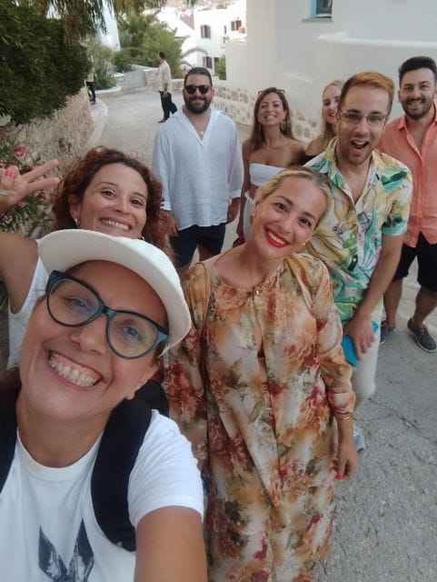 "Folegandros Unveiled: A Journey Through Time & Tradition" - Insights into 20th Century Architecture and Culture