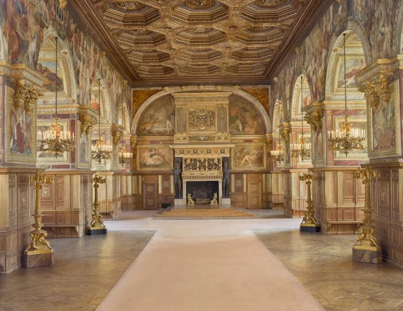 Fontainebleau : Horse-riding, Gastronomy & Château - Exploring the Château de Fontainebleau