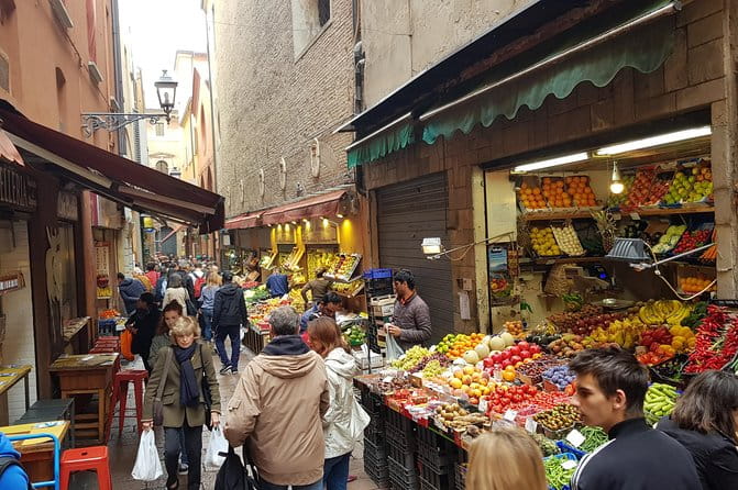 Food Markets Tour With a Local! - Guided Tour Inclusions