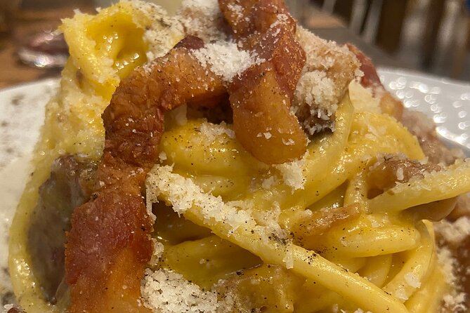 Food & Wine Tour by the Vatican City - Group Size