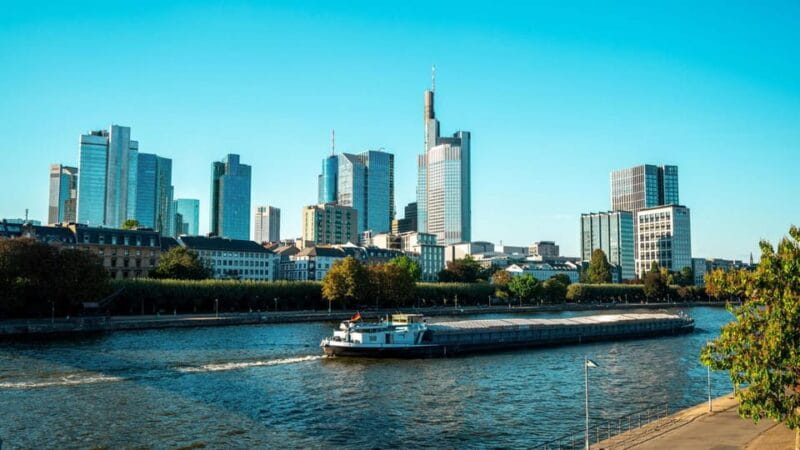 Frankfurt: Insta-Perfect Walk with a Local - Exploring Frankfurt in 90 Minutes: What You Can Expect