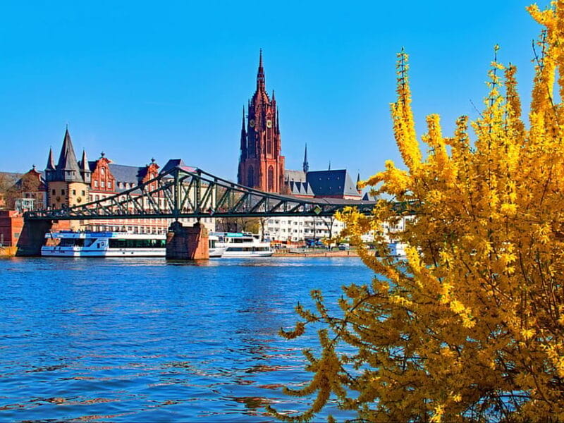 Frankfurt: Walking tour in Russian in private - just for you and your friends - FAQs