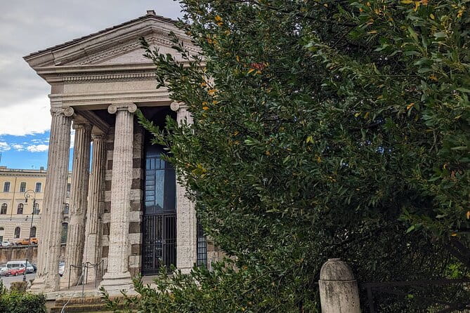 Free Urban Trekking with an Archaeologist - Practical Details and What to Expect