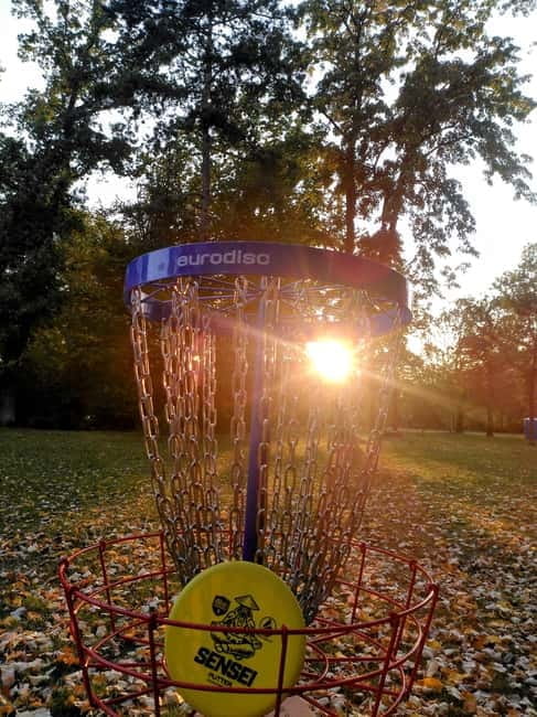 Frisbee golf / disc golf: Fun and games in a beautiful park in Leipzig - An in-depth look at the Leipzig Disc Golf Experience