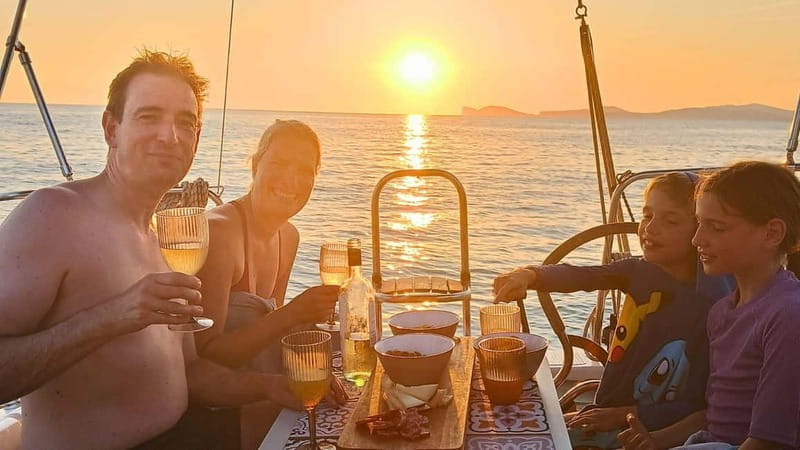 From Alghero: sunset sailing tour - Who will love this experience?