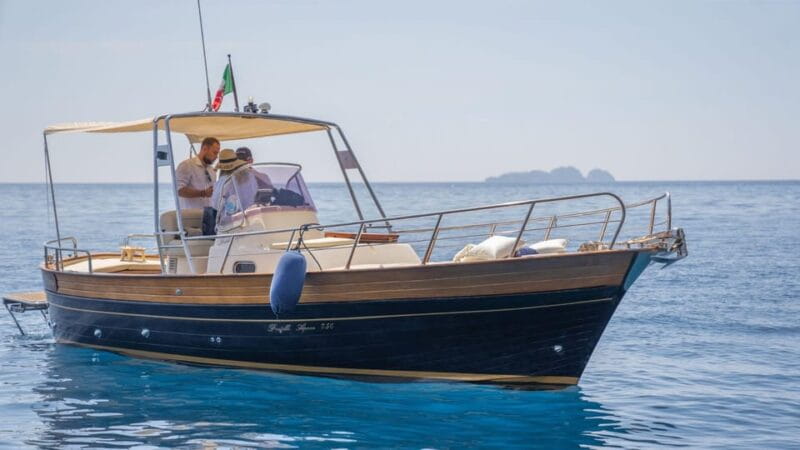 From Amalfi: private 8-meter boat trip on the Amalfi Coast - FAQ