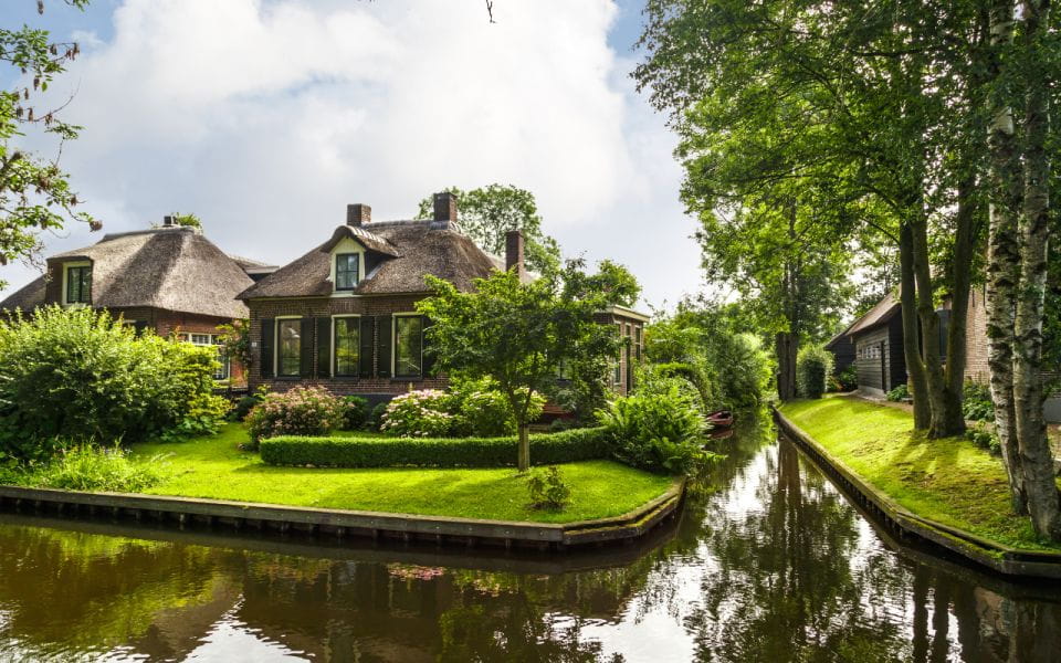 From Amsterdam: Giethoorn Guided Walking Tour and Boat Ride - Boat Tour With Live Commentary
