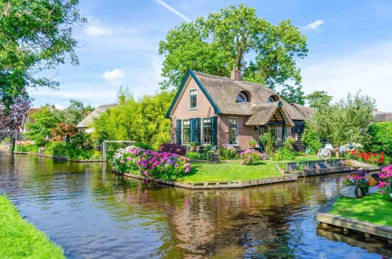 From Amsterdam: Private tour to Giethoorn with private boat - Exploring Giethoorn on foot and water