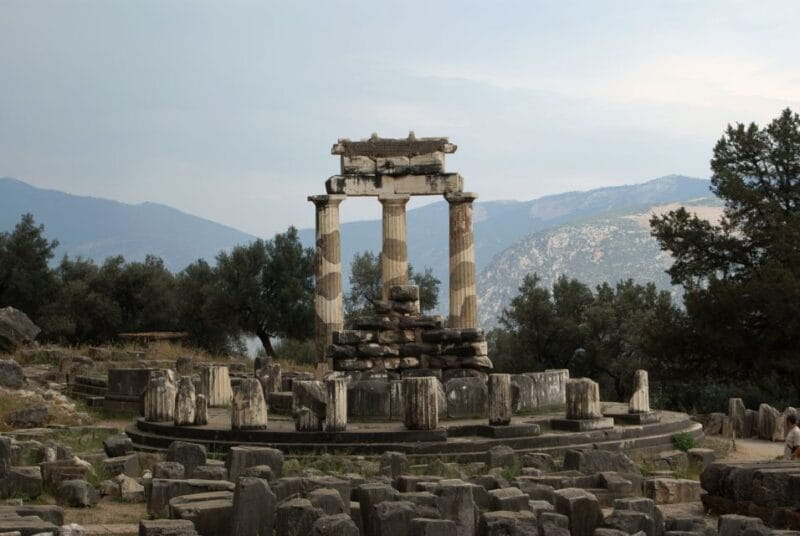 From Athens: Private Delphi and Thermopylae Guided Day Trip - The Allure of the Sites: From Thermopylae to Delphi