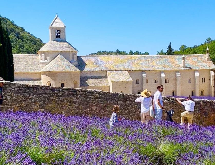 From Avignon: Luberon Villages Guided Trip With Wine Tasting - Tasting Wines at Domaine De La Citadelle