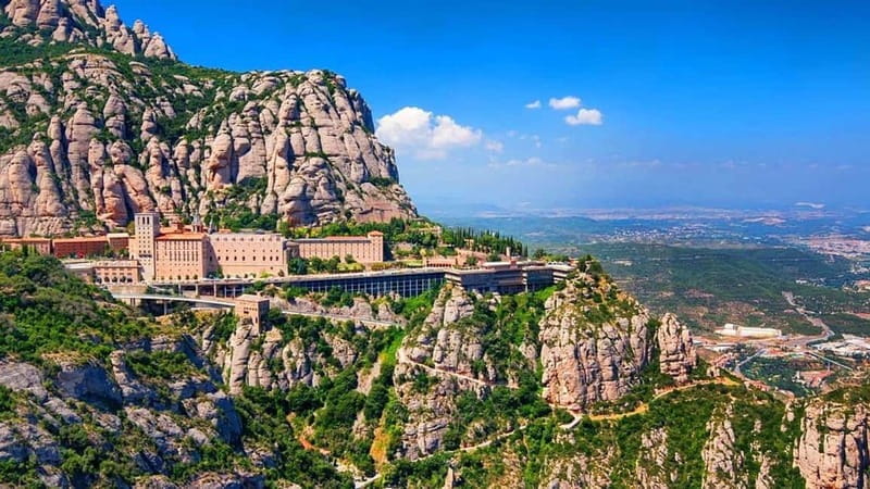 From Barcelona: Montserrat Full-Day Guided Tour - Ascending to the Monastery: Cable Car or Rack Railway?