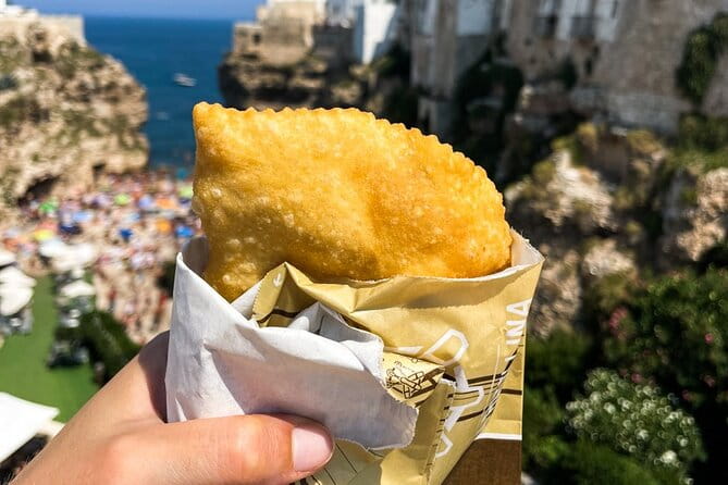 From Bari: Visit Polignano a Mare with street food tour - Entering Polignano a Mare: A Coastal Dream