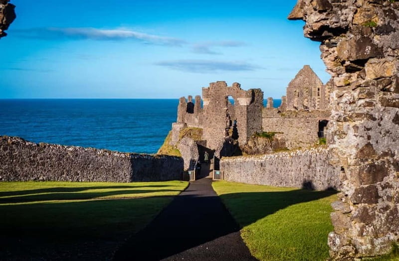 From Belfast: Giant's Causeway & Castles Guided Tour - Introducing the Belfast Giants & Castles Tour