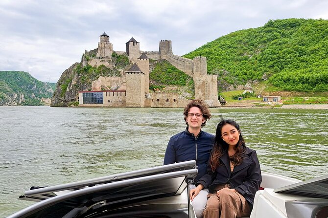 From Belgrade: Golubac Fortress & 1h Iron Gate Speed Boat Ride - Golubac Fortress