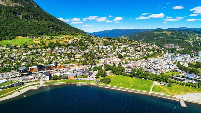 From Bergen- Beautiful Nærøyfjord, Flåm, and Stegastein - The Full Experience: From Bergen to Fjords and Beyond