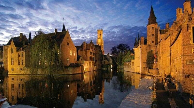 From Brussels: Bruges Day Trip with Boat Tour Option (ES) - Key Points / Takeaways