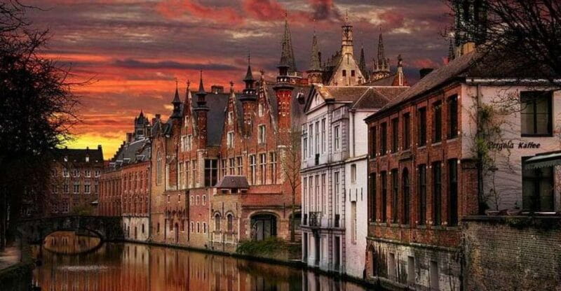From Brussels: Bruges Day Trip with Boat Tour Option (ES) - Transportation & Group Size