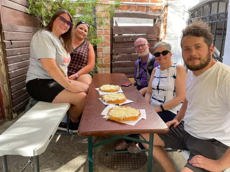 From Budapest: Szentendre Day Trip with Street Food - Tasting Hungarian Street Food: A Flavourful Journey