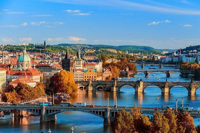 From Budapest to Prague: private transfer with a 2 hour stop - Key points / Takeaways