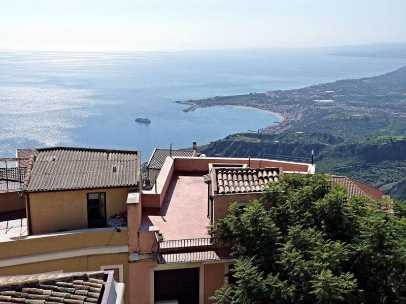 From Catania: White Lotus tour Taormina, Castelmola & Naxos - Key points / Takeaways