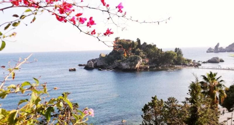 From Catania: White Lotus tour Taormina, Castelmola & Naxos - The Charming Heights of Castelmola