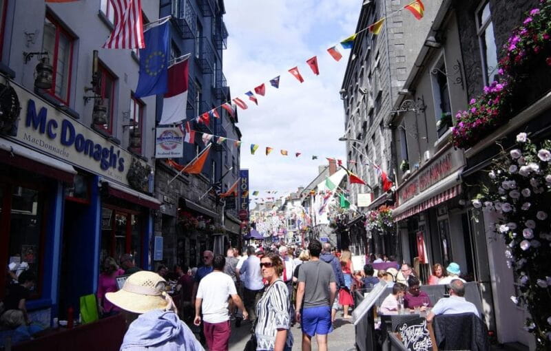 From Dublin: Galway + Cliffs of Moher Boat Cruise in Spanish - FAQ