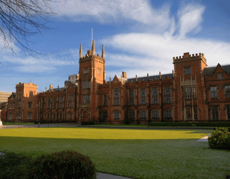 From Dublin: Giant's Causeway, Dark Hedge & Belfast Tour - Belfast: A Quick City Fix