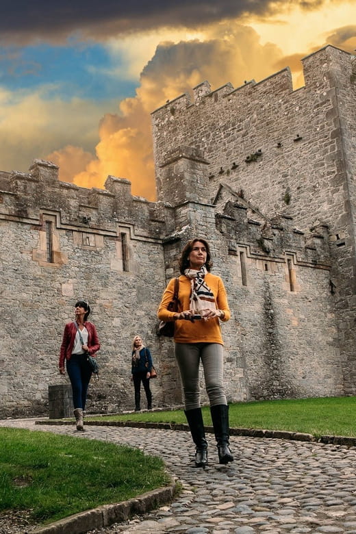 From Dublin:Cork,Cahir Castle,Rock of Cashel Tour in Spanish - Returning to Dublin: A Long but Fulfilling Day