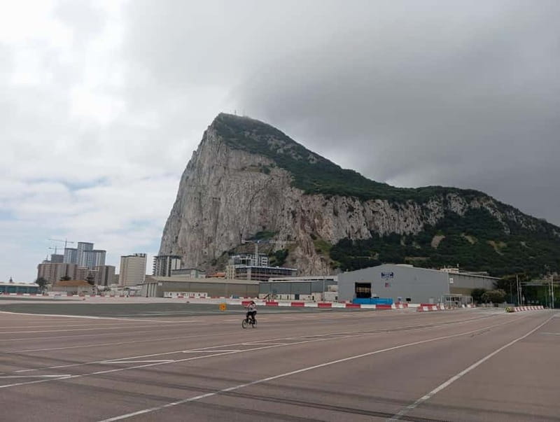 From Fuengirola: Gibraltar Day Trip - Entering Gibraltar: A Smooth Start