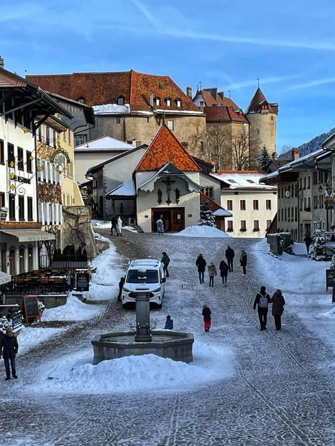 From Geneva: Gruyeres Castle, Cheese, Chocolate & Montreux - Indulging in Swiss Cheese at La Maison du Gruyère