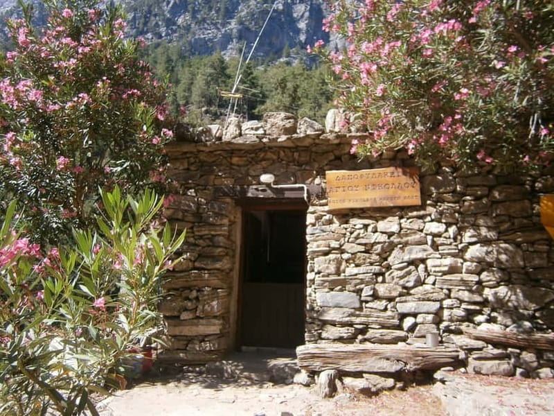 From Georgioupolis: Roundtrip Transfer to Samaria Gorge - Starting the Journey: Pickups and Transportation