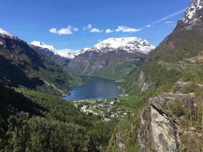 From Hellesylt: Geiranger Highlights Tour with Photo Stops - Navigating the Scenic Drive from Hellesylt to Geiranger
