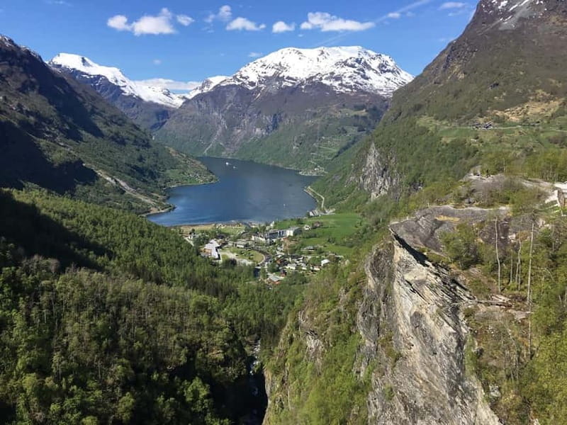 From Hellesylt: Geiranger Highlights Tour with Photo Stops - Flydalsjuvet Viewpoint: A Must-See